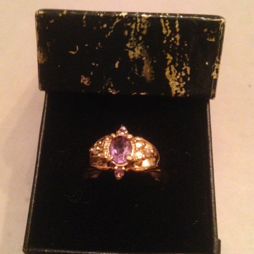 Amethyst Oval Marquis Sculpted Setting Gold Ring